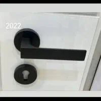 دستگیره رزتی و پلاکی درب چوبی قفل