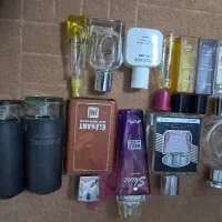 تعدادی شیشه عطر
