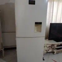 یخچال فریزر اسنوا بالا یخچال پایین فریزر