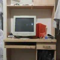 میز کامپیوتر و کتابخانه