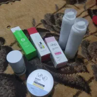 مقداری لوازم ارایشی بهداشتی