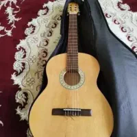 گیتار کلاسیک (بردسیر)|گیتار، بیس، امپلیفایر|کرمان, |دیوار