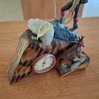 مجسمه کوهنورد و دماسنج