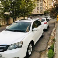 راننده با ماشین