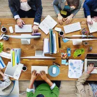 مدیر فروش و بازاریاب حرفه ای هلدینگ مطبوعاتی