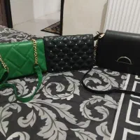 سه عدد کیف چرم سالم جادارفقط یکیش بندنداره