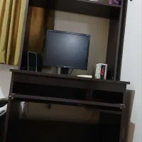 میز تحریر وکامپیوتر