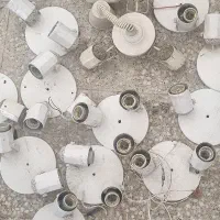تعدادی لوستر فلزی