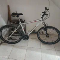 دوچرخه|دوچرخه، اسکیت، اسکوتر|میانه, |دیوار