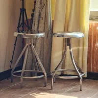 ۵ عدد صندلی ( فلزی آزمایشگاهی و چوبی )|صندلی و نیمکت|شاهینشهر, چمران|دیوار