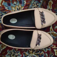 تعدادی لباس زنانه نو نو و تعدادی کفش  دخترانه