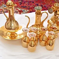 تنگ و جام طلایی رنگ ثابت