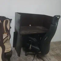 ۳۰ عدد صندلی  و۴۰ عدد میز  اداری  وچند تا کمد