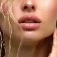 مدل خانم برای کلینیک زیبایی