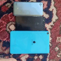 سه دستگاه گوشی موبایل