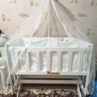 تخت کنار مادر