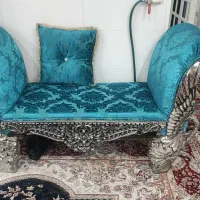 یک عددمبل یک عدد صندلی راک و یک عدد میز و اینه