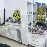 فروش دکور سالن و تعدادی صندلی نیمکت دار مدرسه ای|آرایشگاه و سالن‌های زیبایی|جهرم, |دیوار