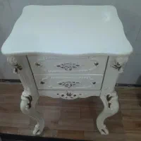 میز تلفن تمیز سفید