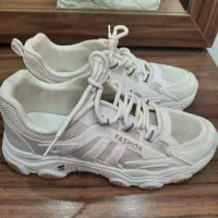 کتونی شیری رنگ نو