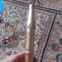 مقداری وسایل ارایشگری بفروش میرسد