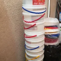 سطل ده کیلویی و دبه خیارشور تمیز