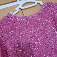 پیراهن پولکی،زمینه مخمل صورتی|لباس|مشکیندشت, |دیوار