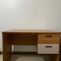 میز دارای دو باکس مارک اپادانا