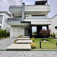 ویلا ۴۲۰ متر با حیاط و پارکینگ اختصاصی وازیوار