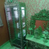 اینه و شمعدان و بوفه