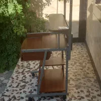 میز مطالعه و کامپیوتر