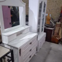 میز ارایشی و کمد