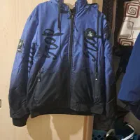 یک عدد سویشرت پسرانه تقریبا نو مناسب سن ۱۰ یا ۱۱ل