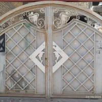 درب دو لنگه ورودی ساختمان