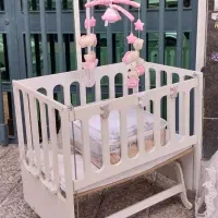 تخت کنارمادر وکریرحمل نوزاد