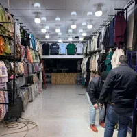 فروشنده آقا برای پوشاک