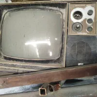 تلویزیون خیلی قدیمی|کلکسیون اشیاء عتیقه|آشخانه, |دیوار