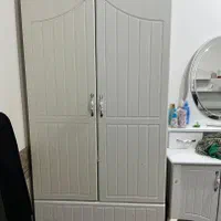 تخت و کمد و میز تحریر و میز آرایشی