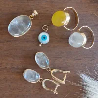 انگشتر، گوشواره و پلاک طلا