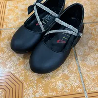 لباس وکفش کودک|کفش و لباس بچه|رشت, معلم|دیوار