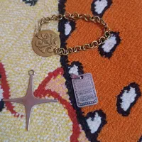 دست بند و گردن بند