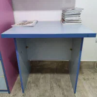 میز تحریر و کتابخانه