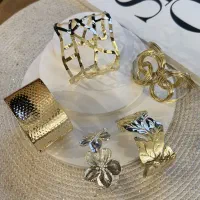 دستبند و گوشواره زنانه