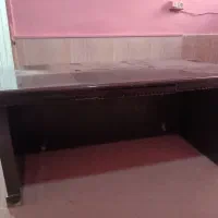 میز اداری بزرگ و یک کمد بچه