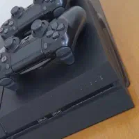پلیستیشن 4 با دو دسته