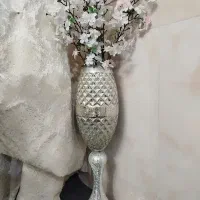 گلدان شیشه ای با گل|گل مصنوعی|قم, قلعه کامکار|دیوار