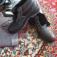 کفش و لباس کار درجه یک