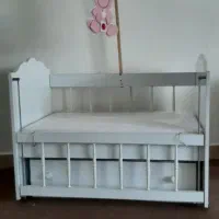 تخت کنار مادری ونی نی لای لای