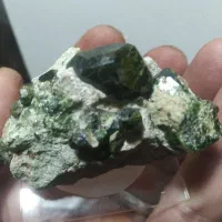 گارنت سبز یا همون یاقوت سیلان یل یاقوت سبز