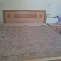 تخت خواب دونفره همراه با تشک و دو عدد پاتختی